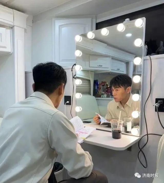 知名男演员猛瘦20斤,网友问出食谱后,蒙了