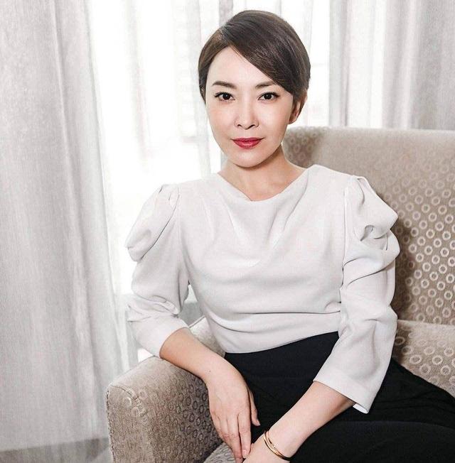 《平凡之路》刘威葳:她是张嘉益的前妻?为何37岁才结婚?