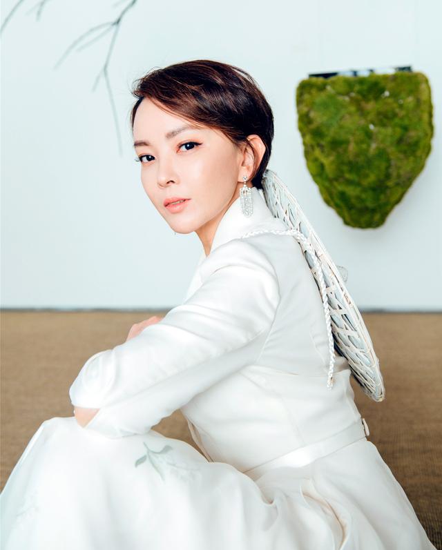 《平凡之路》刘威葳:她是张嘉益的前妻?为何37岁才结婚?