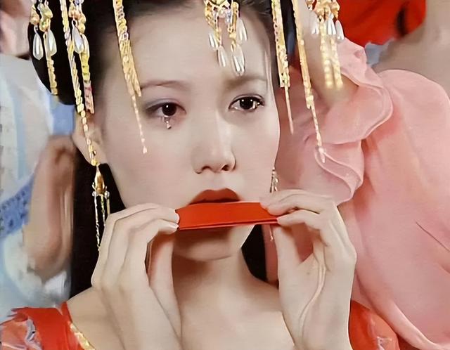 《六姊妹》不会演少女就别尬演,42岁的高露一出场才明白差距在哪