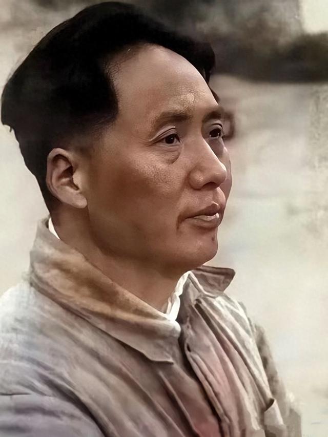 这才是刚走完长征的毛主席相貌,美国人拍摄,满脸憔悴,瘦得脱相