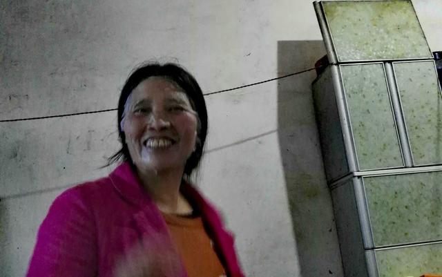 故事:失去丈夫再改嫁的女人会幸福吗?方姨和龙姨说出了自己的感情经历