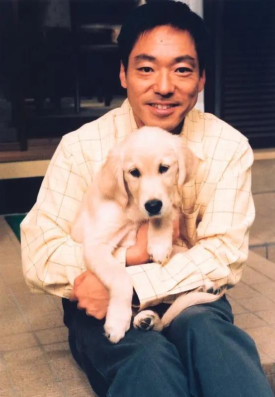 日本老戏骨被曝光猥亵女性,脱下对方内衣闻气味还直接摸胸