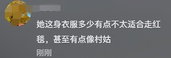 这一夜,鞠婧祎堪比“换脸”,胡连馨险些走光,程潇身材丰满