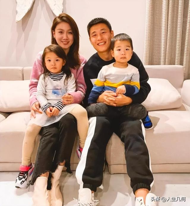 国足四大娇妻:韦世豪妻子最性感,黄金腰臀比,秒杀内娱女明星