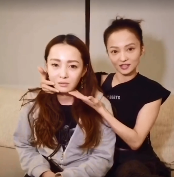 张韶涵对亲妹揉脸发出魔性笑声 网友:是亲姐姐