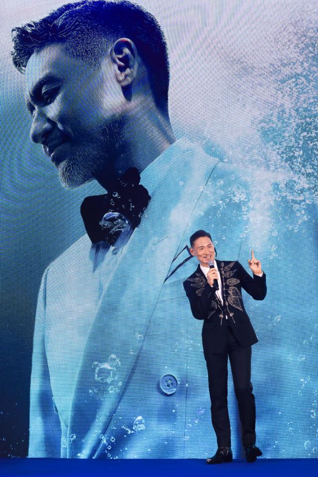 疯狂星期四演唱会官宣版!又一个巡回演唱会要来了,这一次是“歌神”张学友