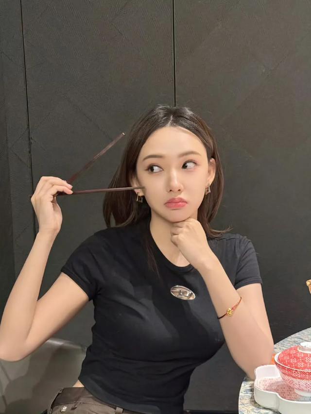 奶潇的身材真好啊,丰腴性感,微胖才是人间极品!