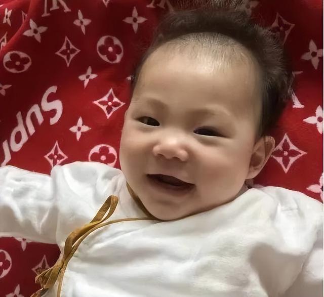艳照门事件过去16年,陈冠希晒女儿溜冰照片,这才是真正的富养