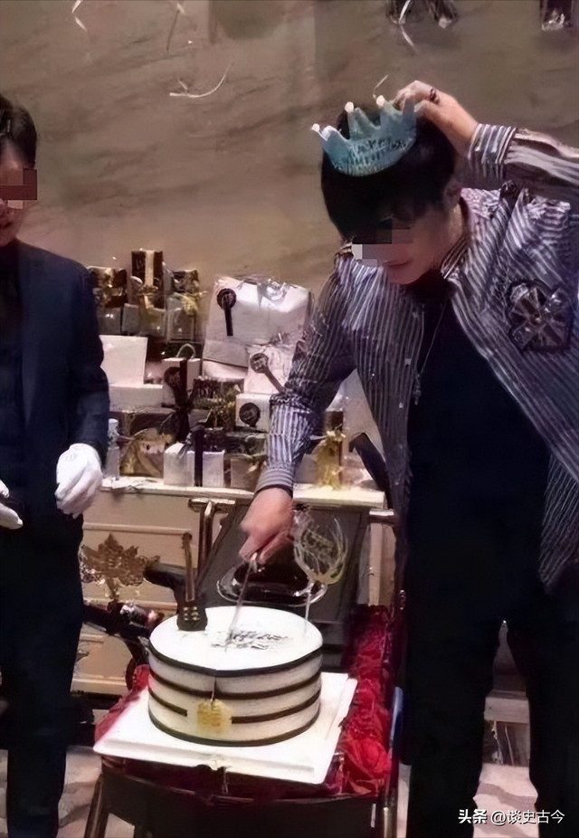 奢靡荒唐的白马会所:性交易泛滥,让无数富婆挥金如土