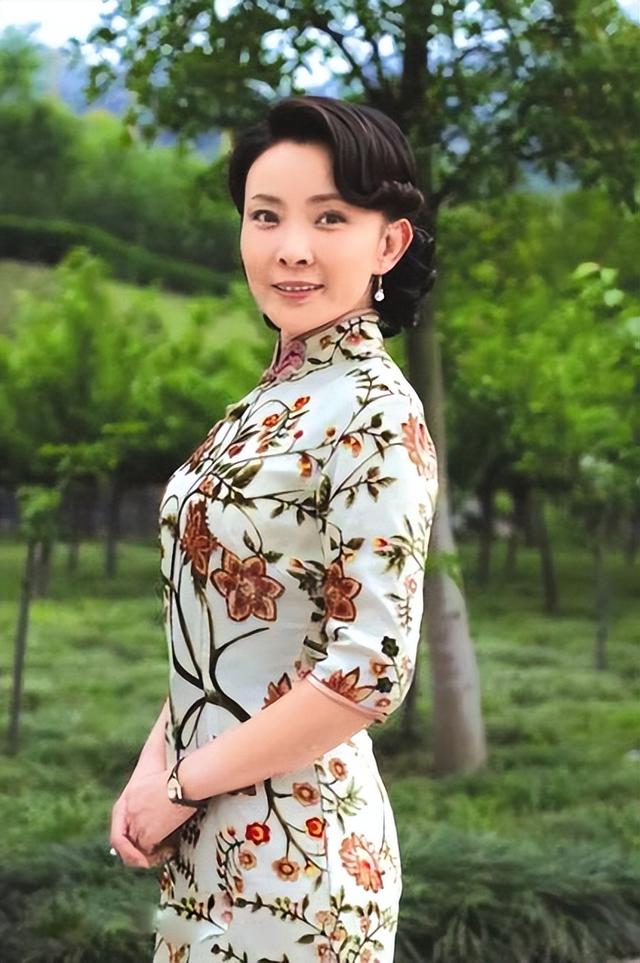 《平凡之路》刘威葳:她是张嘉益的前妻?为何37岁才结婚?