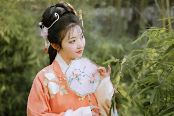 红楼诡事录:刘姥姥撞见的姑娘,为啥上身红衣下身白裙?伏黛玉死