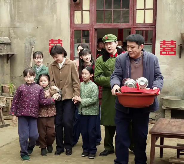 《六姊妹》不会演少女就别尬演,42岁的高露一出场才明白差距在哪