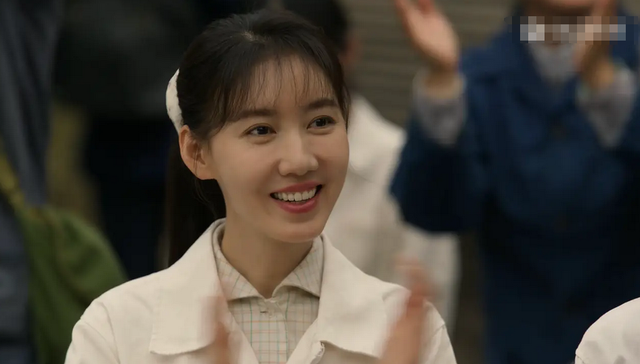 《六姊妹》不会演少女就别尬演,42岁的高露一出场才明白差距在哪