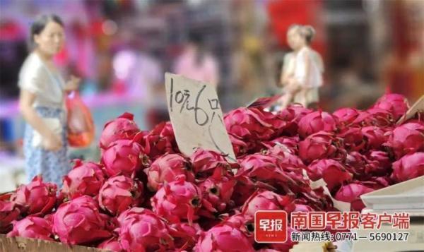 1元1个!广西人实现火龙果自由,“现在最便宜”