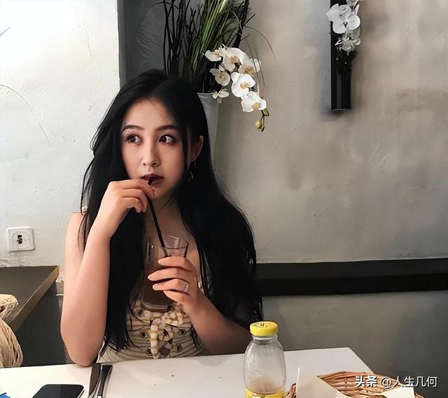 国足四大娇妻:韦世豪妻子最性感,黄金腰臀比,秒杀内娱女明星