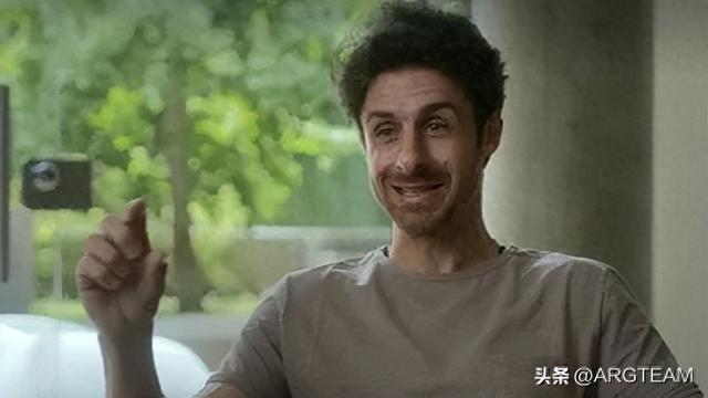巴勃罗·艾马尔展示了他令人兴奋的纹身,永远致敬安赫尔·迪马利亚