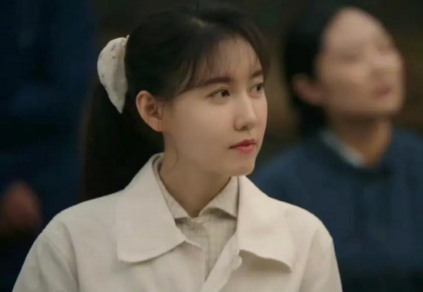 《六姊妹》不会演少女就别尬演,42岁的高露一出场才明白差距在哪