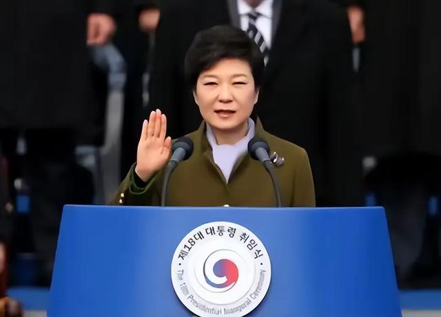 一张泳装照揭开朴槿惠青葱岁月,15岁的她竟如此迷人!