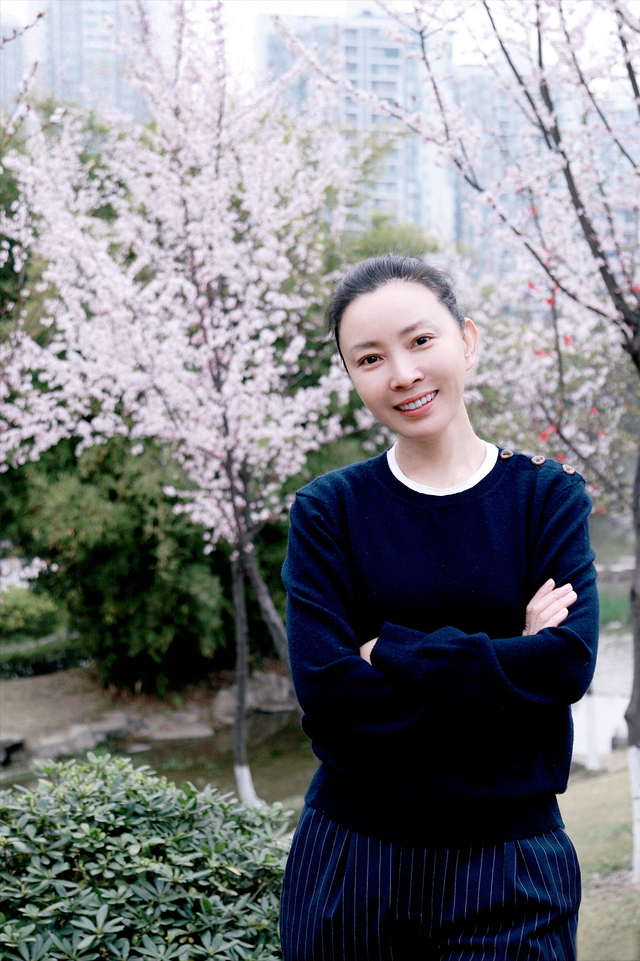 《平凡之路》刘威葳:她是张嘉益的前妻?为何37岁才结婚?
