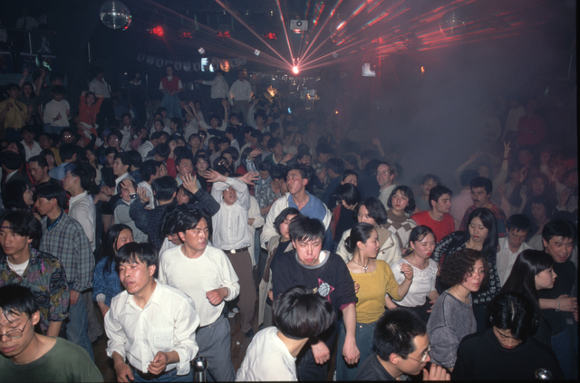 1980年,北京街头跳起迪斯科,北京日报曾这样评论