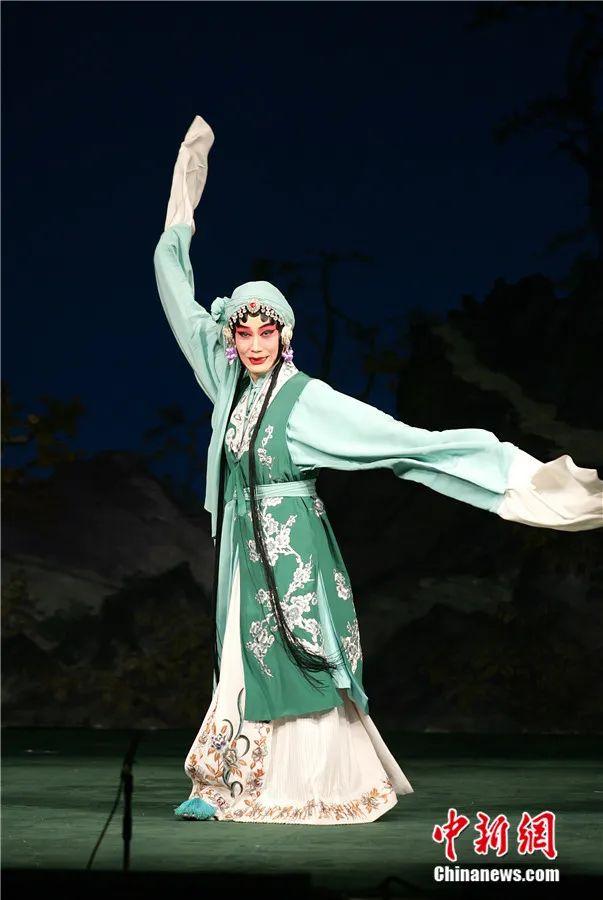 东西问丨日本京剧院院长吴汝俊:如何让京剧之美浸润海外观众心田?