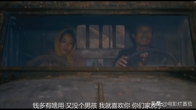 29年后才懂,二嫫用脚玩的不是面粉,而是中国人难以启齿的“性”