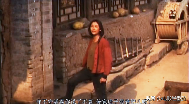 29年后才懂,二嫫用脚玩的不是面粉,而是中国人难以启齿的“性”