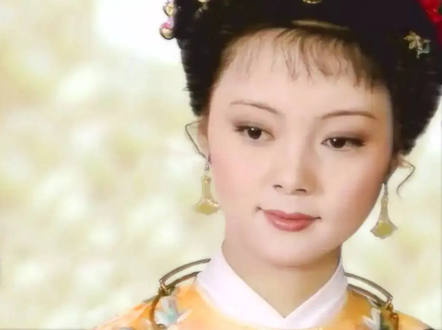 同样是演“薛宝钗”，把张莉和傅艺伟，放在一起看，差别就出来了