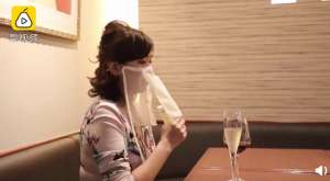 3850日元(日本推出能陪客吃饭的防新冠面纱，不破坏店内氛围，每个200元左右)