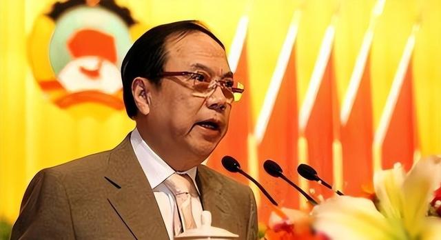 “头号警花”王菲:靠身体上位,声称我老公是厅长,你有种就告我
