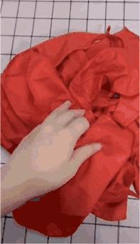 女子在夜店与型男互动,用嘴投喂瞬间引爆全场,围观众女羡慕不已