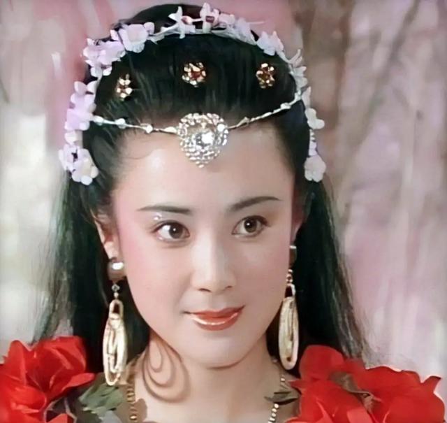 同样是演“薛宝钗”，把张莉和傅艺伟，放在一起看，差别就出来了