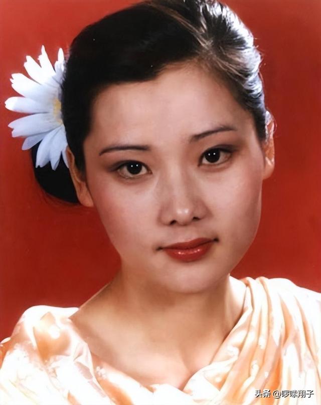 何赛飞:25岁嫁老师的儿子,婚后10年选择做丁克,如今终苦尽甘来