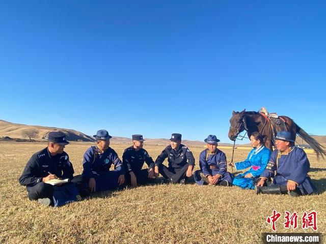 中蒙边境马背上的巡边人:温暖草原 守护故土
