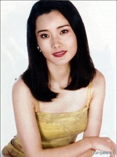 何赛飞:25岁嫁老师的儿子,婚后10年选择做丁克,如今终苦尽甘来