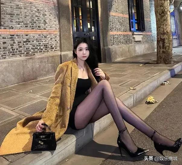 台湾绝美佳人!模特身姿,逆天大长腿,惊艳众人!