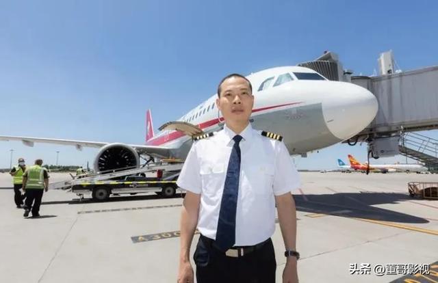 《中国机长》高空历险,机组力挽狂澜救乘客