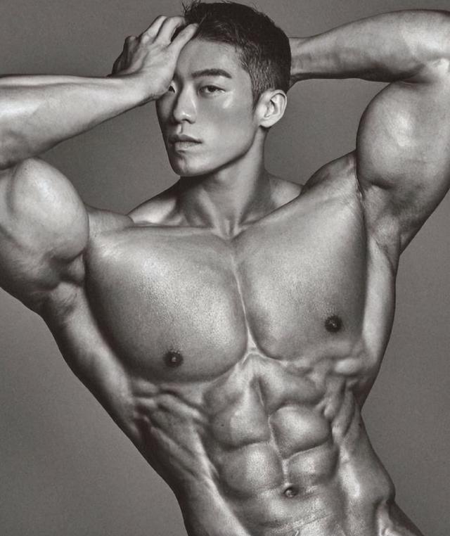 韩国男人的“双开门”身材?他们的肩膀为什么这么宽…