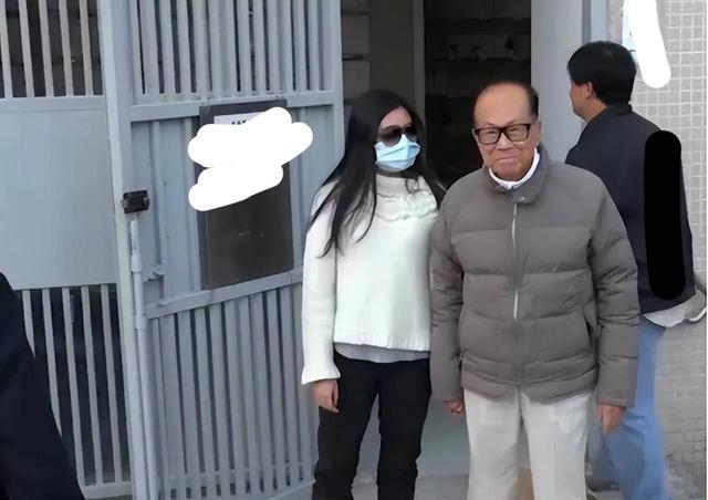 27岁百亿身家,香港“最牛富三代”李思德,或成爷爷李嘉诚接班人
