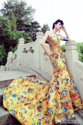 芙蓉姐姐s造型(S曲线再现芙蓉姐姐穿范冰冰的龙袍 不要太美)