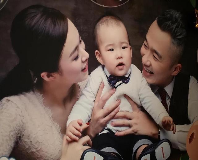 知名主持人程雷:身患肝炎娶小18岁娇妻,发病后妻子辞掉工作相陪