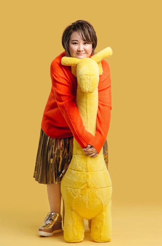 贾玲39岁仍未婚,背后有3个绯闻男友