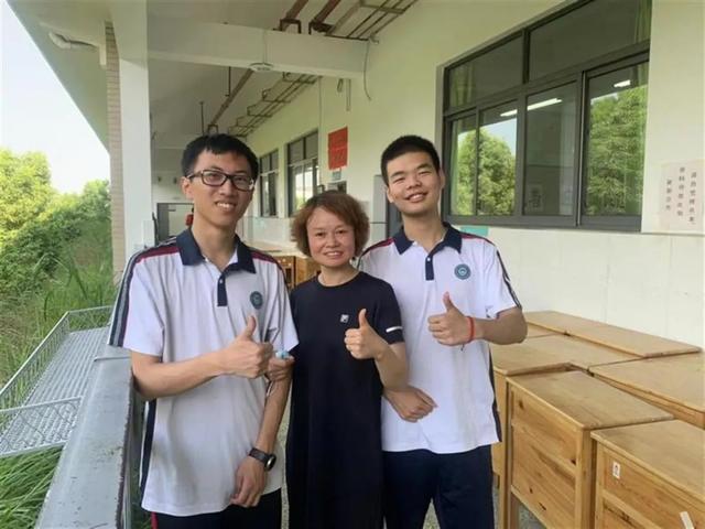 正能量满满!高考前,他还在给同学出卷子