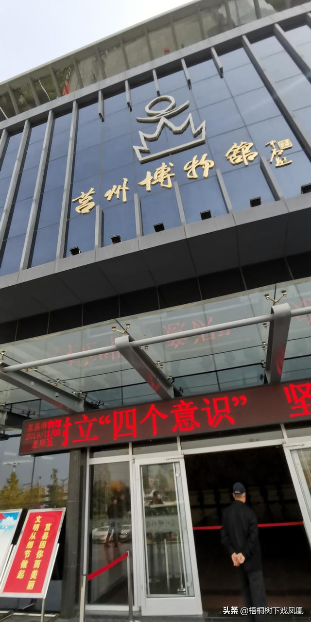 盗墓者不要的棺材,专家看到后赶紧收进博物馆,上绘房中私密图像