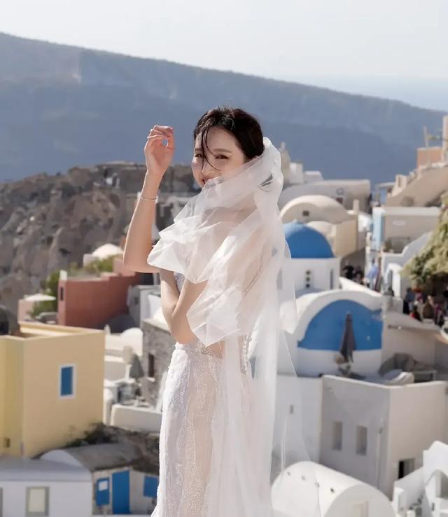 何天儿宣布结婚,曾与大51岁富商爷孙恋轰动全城,终觅得真命天子