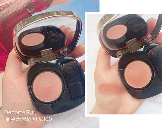 脸颊上的一抹红晕,就是初见心动的模样