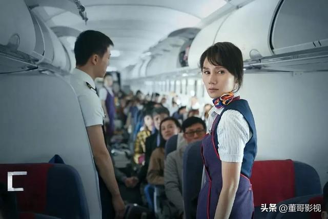 《中国机长》高空历险,机组力挽狂澜救乘客