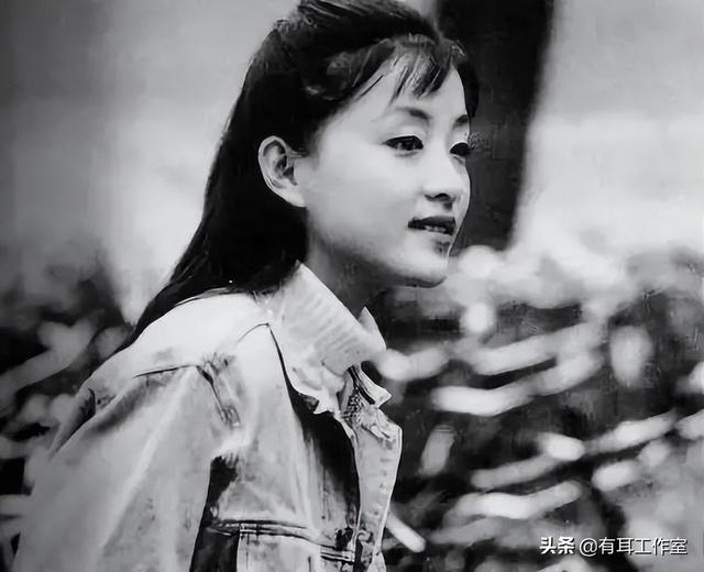 1994年,杨澜和银行职员丈夫离婚,转身嫁给身价100亿的吴征