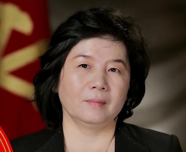 朝鲜女外长:孤儿出身12岁留华,养父是3号人物,如今霸气侧漏